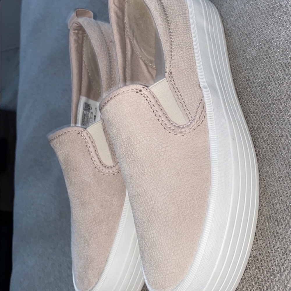 Sperrys platform slip ons